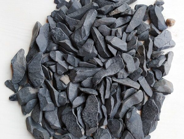 Chips Pebbles (Black, Small, Polished) - 1 Kg