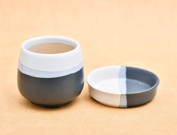 2.7 inch CP040 Jar Shape Round Ceramic Pot with Plate (White, Black)